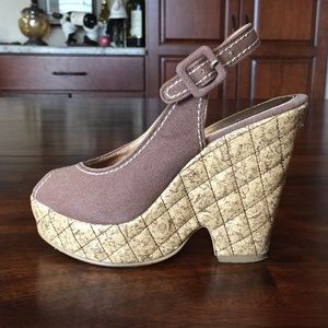 📍Brown Wedges. EUC!